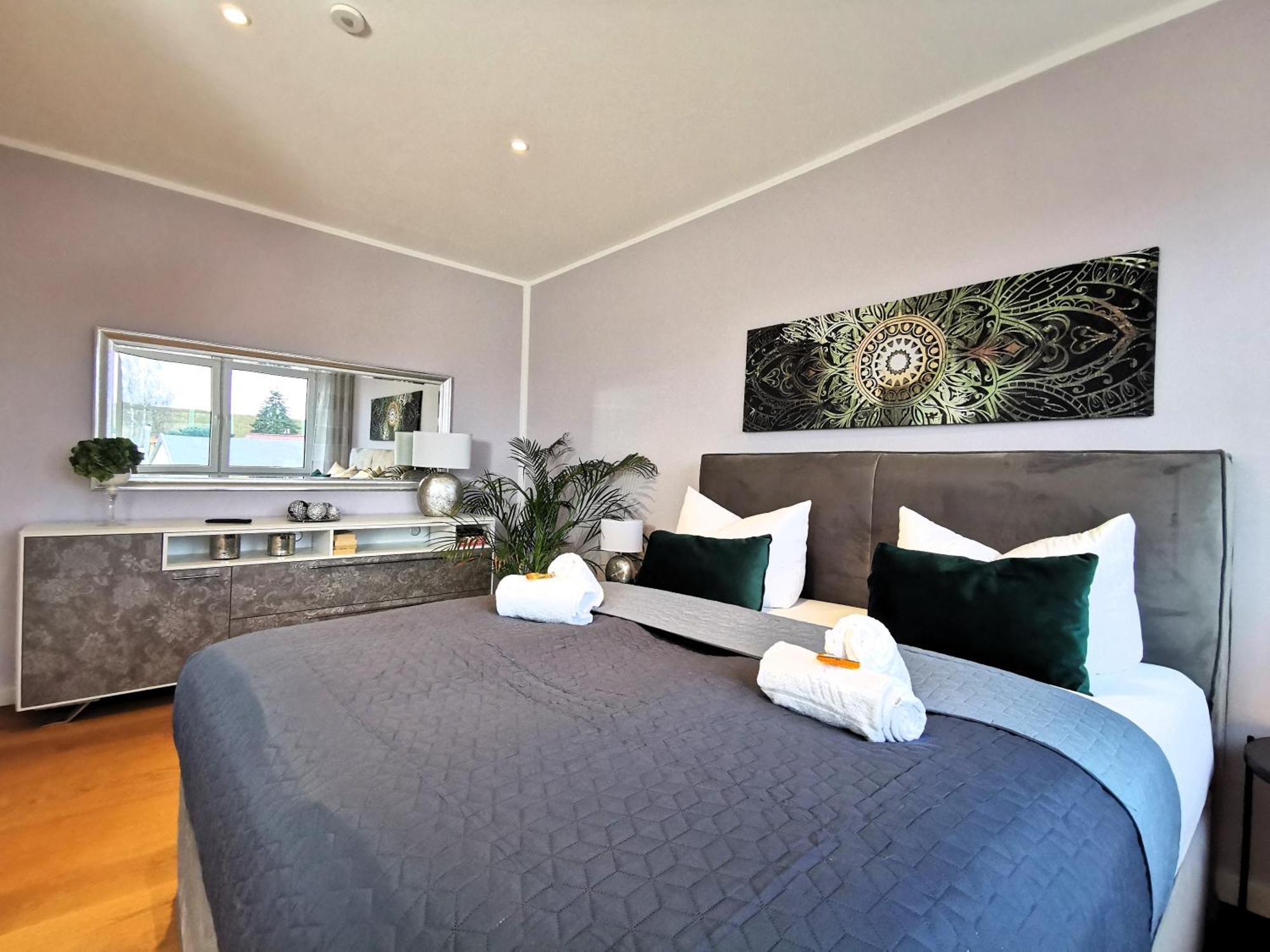 Bohnapartments Luxury Villa Berlin - 210Qm - Wintergarten - Kamin - 4 Kostenlose Parkplaetze - 6 Schlafzimmer - Neubau - Luxusausstattung Birkenwerder Exteriör bild